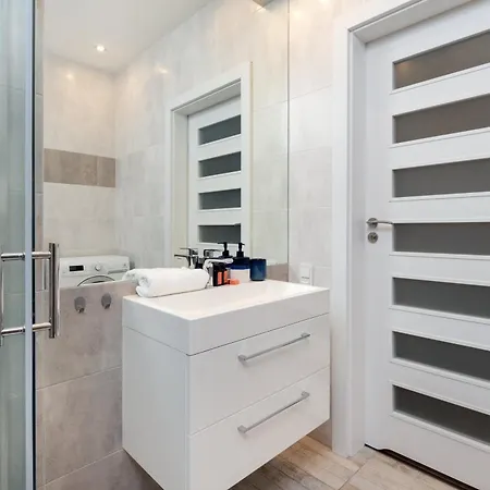 Nowa Grobla Estate Near Starowka By Renters