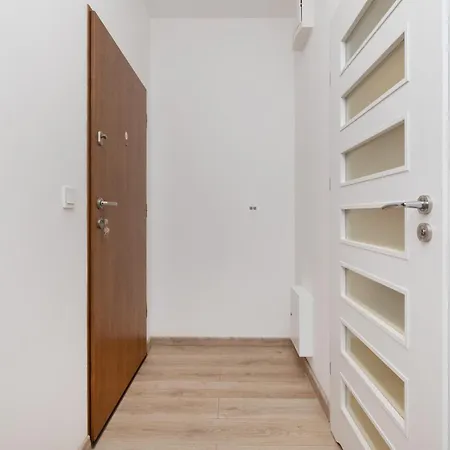 Nowa Grobla Estate Near Starowka By Renters *